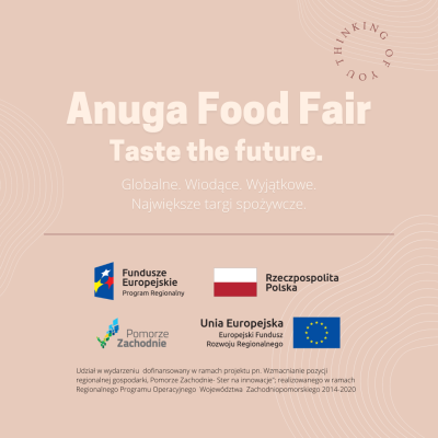 zdjęcie z napisem ANUGA FOOD FAIR TASTE THE FUTURE i flagi polski, unii europejskiej, europejskich funduszy i pomorza zachodniego