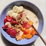 Zestaw Sproud Vanilla 1 l + Almond Crush Granola 345 g. Kremowy napój roślinny i chrupiąca granola z czekoladą i migdałami i pekanami– białko i błonnik w duecie