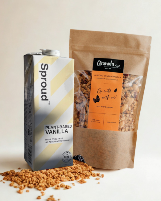 Zestaw Sproud Vanilla 1 l + Almond Crush Granola 345 g. Kremowy napój roślinny i chrupiąca granola z czekoladą i migdałami i pekanami– białko i błonnik w duecie