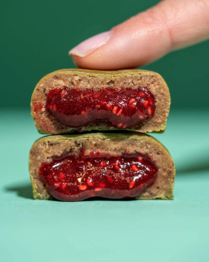 Bio Pralinki Matcha Raspberry – wegańskie pralinki z matcha i malinami BIO