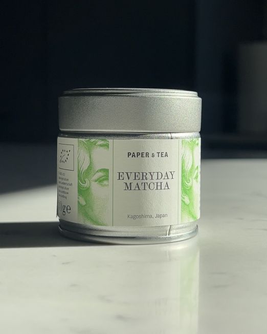 Everyday Matcha BIO Paper & Tea – organiczna matcha premium z Japonii, . Idealna do matcha latte, puddingu chia czy granoli. Kup na wikk.me