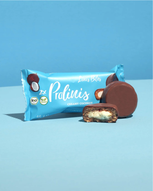 Creamy Coconut Pralines BIO – kokosowe pralinki w ciemnej czekoladzie. Wegańskie, organiczne, bez glutenu i cukru rafinowanego. wikk.me
